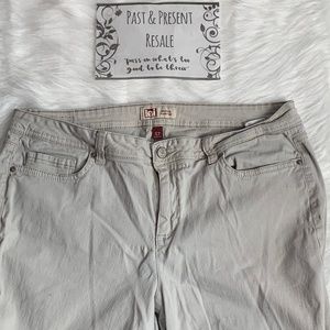 lei Pants - Lei Sophia Hipster Flare Khakis Size 17 Regular lei Pants - Lei Sophia Hipster Flare Khakis Size 17 Regular